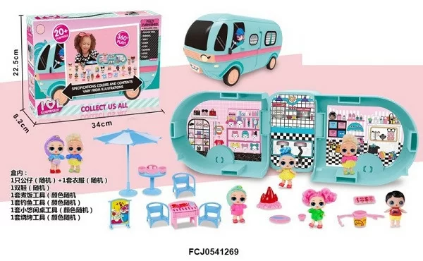 картинка Автомобиль трейлер куклы Сюрприз с 2 героями + мебель 20 предметов от магазина Чудо Городок